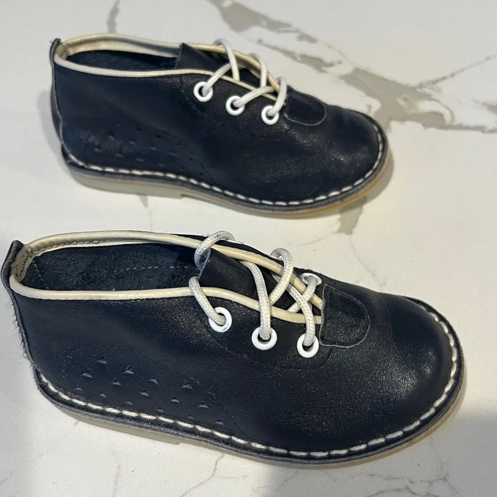 Vintage G. Bell Navy Perforated Walking Shoes Childrens Sz 6